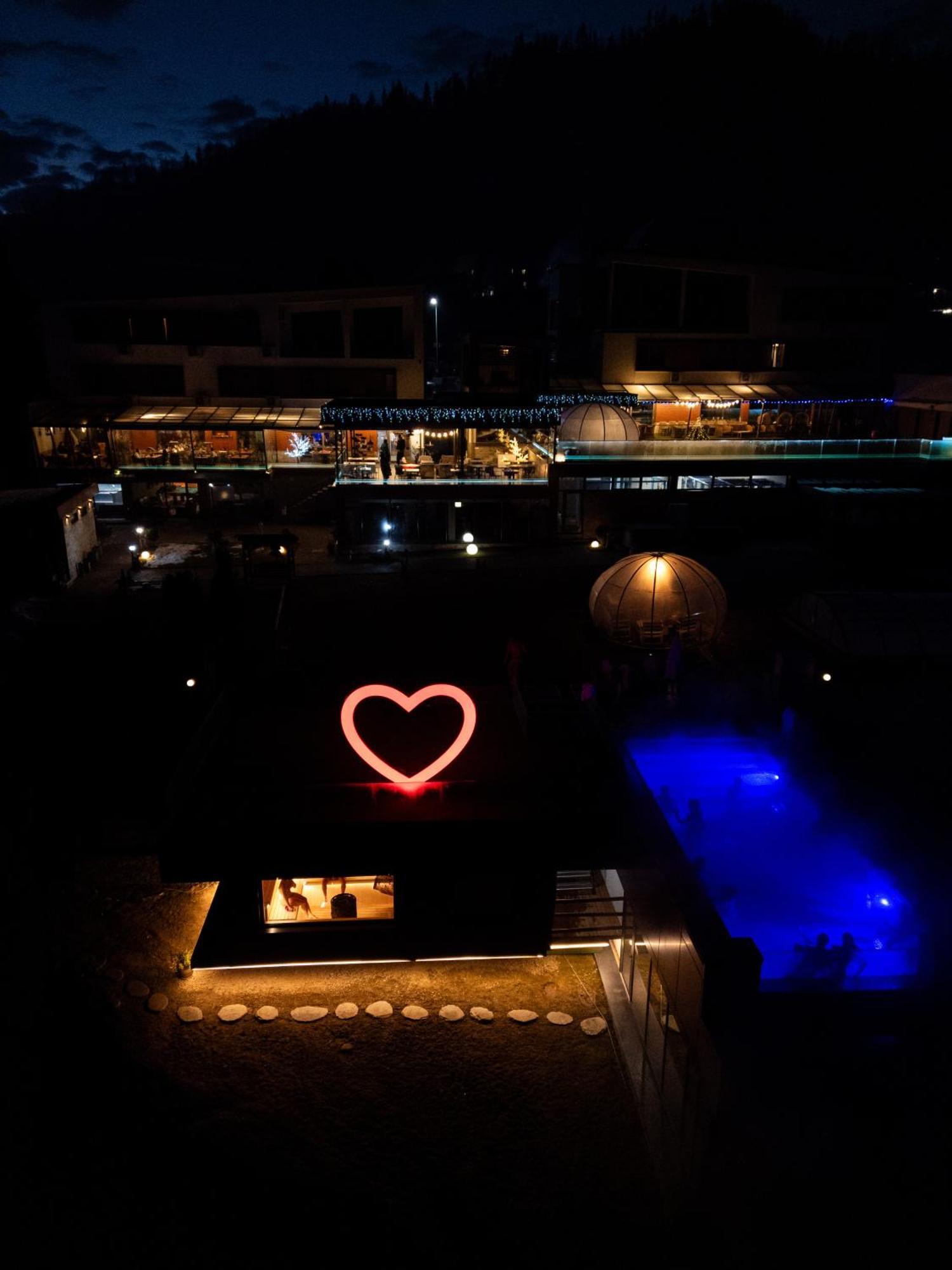Hotel Roser House Boutique - Pe Malul Lacului Colibiţa 외부 사진